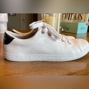 Blu Dor sneakers size 9.5